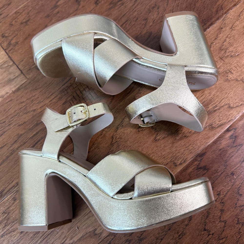 Seychelles Los Angeles Blessings Gold Leather Sandal Women's Size 6.5 EUC